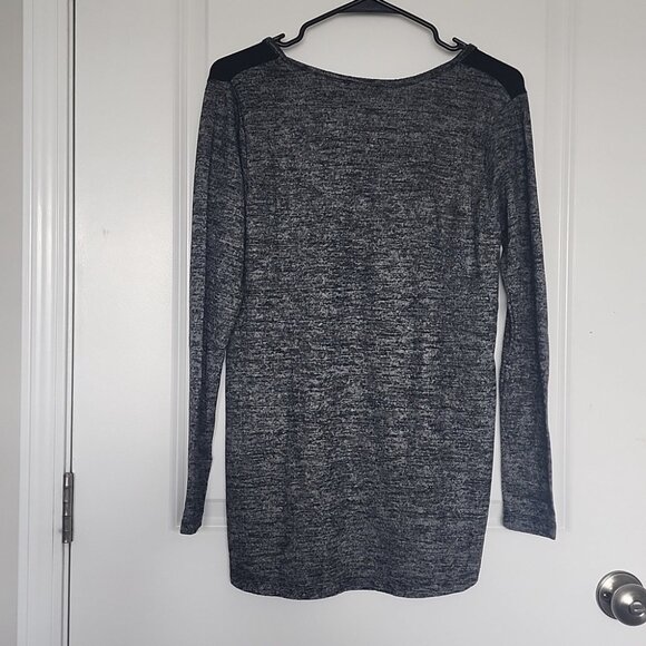 Moment of truth by Mary square Mom Off Duty top size small - Picture 2 of 5